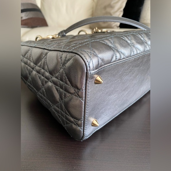 CHRISTIAN DIOR
Metallic Calfskin Cannage Medium Lady Dior
Gunmetal Grey - Picture 9 of 16
